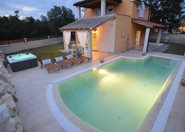 Dana - 6min Drive To The - Pool - Whirpool Poreč
