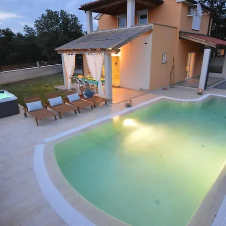 Dana - 6min Drive To The - Pool - Whirpool Poreč