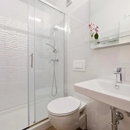 Villa Villa Dana Porec - Luxury Oasis With Pool & Whirlpool, 6 Min To The Sea