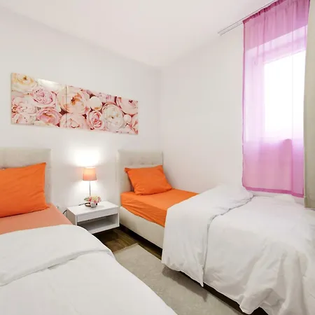 Villa Dana Porec - Luxury Oasis With Pool & Whirlpool, 6 Min To The Sea