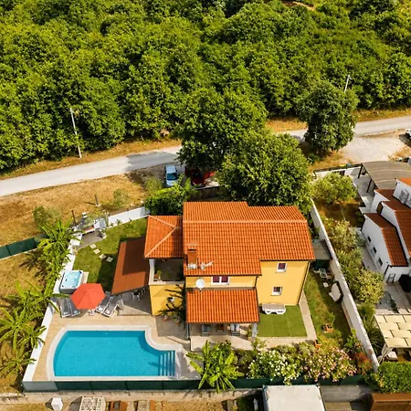 Villa Dana Porec - Luxury Oasis With Pool & Whirlpool, 6 Min To The Sea Poreč