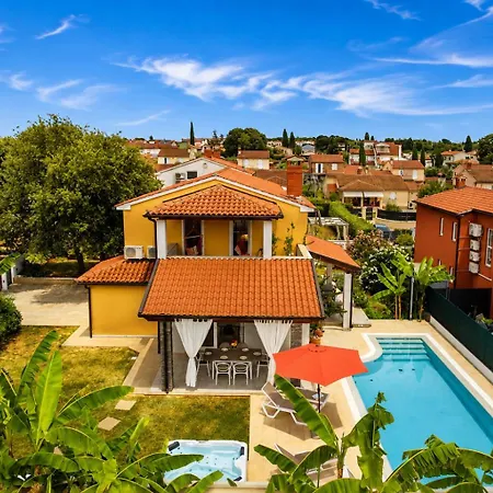 Villa Dana Porec - Luxury Oasis With Pool & Whirlpool, 6 Min To The Sea Villa *
