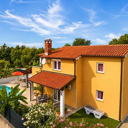 Villa Dana Porec - Luxury Oasis With Pool & Whirlpool, 6 Min To The Sea Villa *