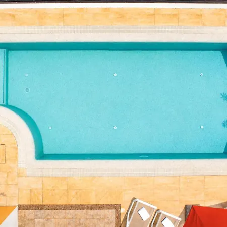 Villa Dana Porec - Luxury Oasis With Pool & Whirlpool, 6 Min To The Sea