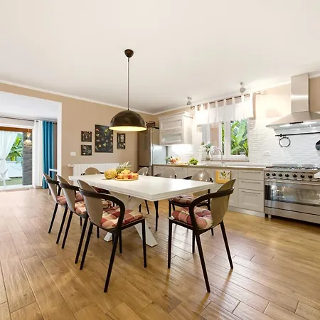 Villa Dana Porec - Luxury Oasis With Pool & Whirlpool, 6 Min To The Sea Villa