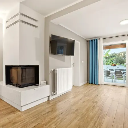 Villa Villa Dana Porec - Luxury Oasis With Pool & Whirlpool, 6 Min To The Sea