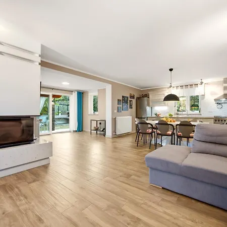 Villa Dana Porec - Luxury Oasis With Pool & Whirlpool, 6 Min To The Sea Poreč
