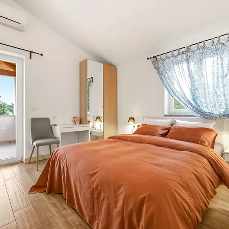 Villa Dana Porec - Luxury Oasis With Pool & Whirlpool, 6 Min To The Sea *