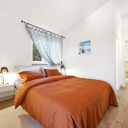 Villa Dana Porec - Luxury Oasis With Pool & Whirlpool, 6 Min To The Sea Villa *