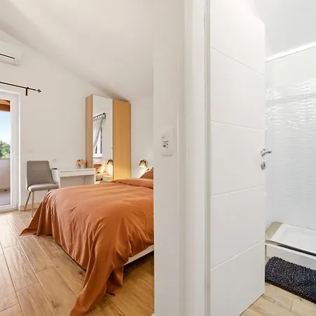 Villa Dana Porec - Luxury Oasis With Pool & Whirlpool, 6 Min To The Sea Villa Poreč