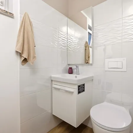 Villa Dana Porec - Luxury Oasis With Pool & Whirlpool, 6 Min To The Sea Villa