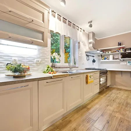 Villa Dana Porec - Luxury Oasis With Pool & Whirlpool, 6 Min To The Sea Villa *