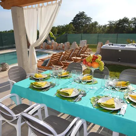 Dana - 6min Drive To The - Pool - Whirpool * Porec